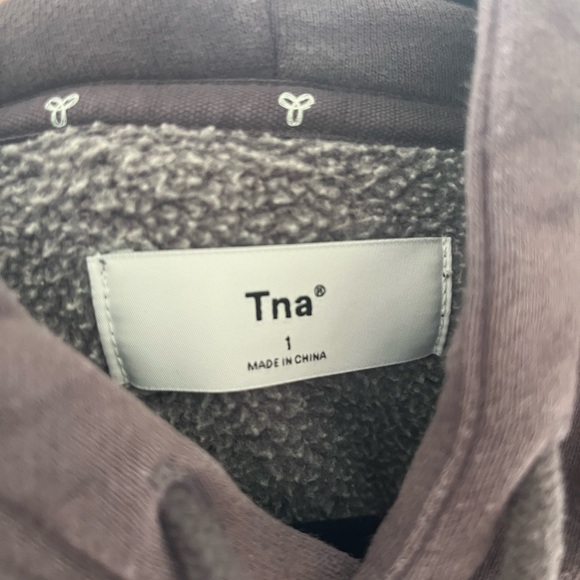 TNA for ARITZIA | rough edge cropped hoodie - Picture 3 of 3